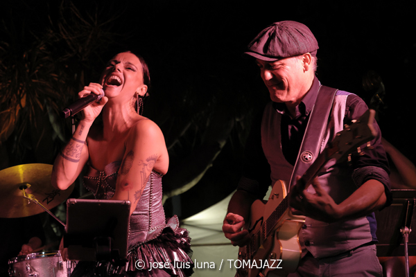 Jive At Nine & Swingin' Tonic (38 Eivissa Jazz Festival. 2026-09-01) Por José Luis Luna Rocafort [INSTANTZZ AKA Galería fotográfica AKA Fotoblog de jazz, impro… y algo más] - Tomajazz - Jive At Nine & Swingin' Tonic actuaron en el 38 Eivissa Jazz Festival. José Luis Luna Rocafort lo retrata en INSTANTZZ. Con Santiago Ramírez, Nauel Aschel, Vicent Tur, Víctor Ávila, Gustavo Gamaza, Jorge Ortíz, Iván Pacheco, Salvatore Licitra, Andreas Fernández, Sinead Cormican, Claudia Otelli