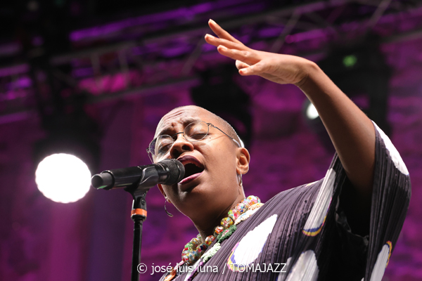 Cécile McLorin Salvant (61 Jazzaldia 2026. Donosti. 2026-07-24) Por José Luis Luna Rocafort [INSTANTZZ AKA Galería fotográfica AKA Fotoblog de jazz, impro… y algo más] - Tomajazz - Cécile McLorin Salvant actuó en el 61 Jazzaldia 2026. José Luis Luna Rocafort lo retrata en INSTANTZZ. Con Cécile McLorin Salvant, Sullivan Fortner, Yasushi Nakamura, Kyle Poole