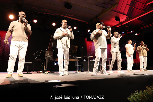Take 6 (49 Festival de Jazz de Vitoria-Gasteiz 2026. 2026-07-15) Por José Luis Luna Rocafort [INSTANTZZ AKA Galería fotográfica AKA Fotoblog de jazz, impro… y algo más] - Tomajazz - Take 6 actuó en el 49 Festival de Jazz de Vitoria-Gasteiz 2026. José Luis Luna Rocafort lo retrata en INSTANTZZ. Con