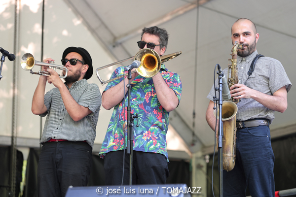 Paul San Martín meets Broken Horns (49 Festival de Jazz de Vitoria-Gasteiz 2026. 2026-07-11) Por José Luis Luna Rocafort [INSTANTZZ AKA Galería fotográfica AKA Fotoblog de jazz, impro… y algo más] - Tomajazz - Paul San Martín meets Broken Horns actuó en el 49 Festival de Jazz de Vitoria-Gasteiz 2026. José Luis Luna Rocafort lo retrata en INSTANTZZ. Con Paul San Martín, Abdell Bbop, Romain Gratalon, Jon Celestino, Pablo Maza, Javier Jaukikoa