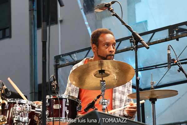 Azar Lawrence Quartet: John Coltrane, The Impulse Era! (61 Jazzaldia 2026. Donosti. 2026-07-24) Por José Luis Luna Rocafort [INSTANTZZ AKA Galería fotográfica AKA Fotoblog de jazz, impro… y algo más] - Tomajazz - Azar Lawrence Quartet: John Coltrane, The Impulse Era! actuó en el 61 Jazzaldia 2026. José Luis Luna Rocafort lo retrata en INSTANTZZ. Con Azar Lawrence, Benito González, Essiet Essiet, Brandon Lee