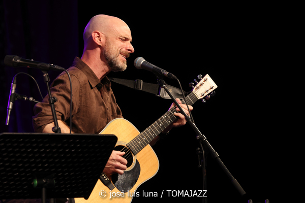 Gretchen Parlato Quartet (49 Festival de Jazz de Vitoria-Gasteiz 2026. 2026-07-15) Por José Luis Luna Rocafort [INSTANTZZ AKA Galería fotográfica AKA Fotoblog de jazz, impro… y algo más] - Tomajazz - Gretchen Parlato Quartet actuó en el 49 Festival de Jazz de Vitoria-Gasteiz 2026. José Luis Luna Rocafort lo retrata en INSTANTZZ. Actuaron Gretchen Parlato, Alan Hampton, Jacob Mann, Mark Guiliana