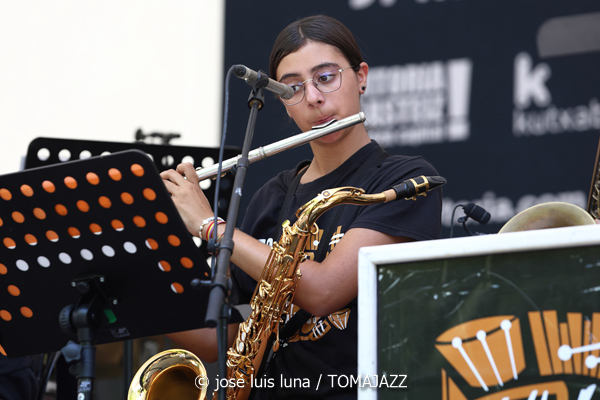 Sedajazz Jove Big Band (49 Festival de Jazz de Vitoria-Gasteiz 2026. 2026-07-11) Por José Luis Luna Rocafort [INSTANTZZ AKA Galería fotográfica AKA Fotoblog de jazz, impro… y algo más] - Tomajazz - Sedajazz Jove Big Band actuó en el 49 Festival de Jazz de Vitoria-Gasteiz 2026. José Luis Luna Rocafort lo retrata en INSTANTZZ