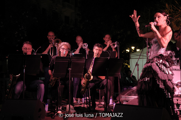 Jive At Nine & Swingin' Tonic (38 Eivissa Jazz Festival. 2026-09-01) Por José Luis Luna Rocafort [INSTANTZZ AKA Galería fotográfica AKA Fotoblog de jazz, impro… y algo más] - Tomajazz - Jive At Nine & Swingin' Tonic actuaron en el 38 Eivissa Jazz Festival. José Luis Luna Rocafort lo retrata en INSTANTZZ. Con Santiago Ramírez, Nauel Aschel, Vicent Tur, Víctor Ávila, Gustavo Gamaza, Jorge Ortíz, Iván Pacheco, Salvatore Licitra, Andreas Fernández, Sinead Cormican, Claudia Otelli