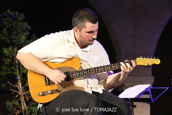 Maria Antònia Gili Quartet (Jazz Palma Festival 2026. Castell de Bellver, Palma de Mallorca. 2026-08-27) Por Miquel Àngel Seguí y José Luis Luna Rocafort [Concierto de jazz] - Tomajazz - Maria Antònia Gili Quartet actuó en Jazz Palma Festival 2026 en el Castell de Bellver, el 27 de agosto de 2026. Miquel Àngel Seguí y José Luis Luna Rocafort repasan el concierto. Intervinieron Maria Antònia Gili, Goran Levi, Miquel Bennàssar, Josep Servera 