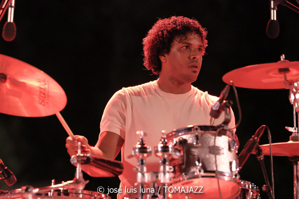 Ibossim Flamenco Ibiza (38 Eivissa Jazz Festival. 2026-09-02) Por José Luis Luna Rocafort [INSTANTZZ AKA Galería fotográfica AKA Fotoblog de jazz, impro… y algo más] - Tomajazz - Ibossim Flamenco Ibiza actuó en el 38 Eivissa Jazz Festival 2026. José Luis Luna Rocafort [INSTANTZZ Noemí Escudero, Pedro García "Brekón", Luis González "El Coco", Marcelo "Tumba Latimba", Carlos Sarduy, Aarón Puente, Omar Guzmán, Alain Ladrón de Guevara, Vicent Tur