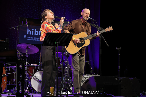 Gretchen Parlato Quartet (49 Festival de Jazz de Vitoria-Gasteiz 2026. 2026-07-15) Por José Luis Luna Rocafort [INSTANTZZ AKA Galería fotográfica AKA Fotoblog de jazz, impro… y algo más] - Tomajazz - Gretchen Parlato Quartet actuó en el 49 Festival de Jazz de Vitoria-Gasteiz 2026. José Luis Luna Rocafort lo retrata en INSTANTZZ. Actuaron Gretchen Parlato, Alan Hampton, Jacob Mann, Mark Guiliana