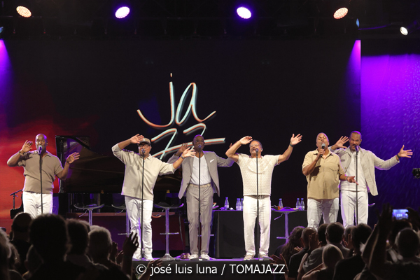 Take 6 (49 Festival de Jazz de Vitoria-Gasteiz 2026. 2026-07-15) Por José Luis Luna Rocafort [INSTANTZZ AKA Galería fotográfica AKA Fotoblog de jazz, impro… y algo más] - Tomajazz - Take 6 actuó en el 49 Festival de Jazz de Vitoria-Gasteiz 2026. José Luis Luna Rocafort lo retrata en INSTANTZZ. Con
