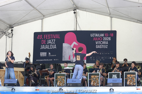 Sedajazz Jove Big Band (49 Festival de Jazz de Vitoria-Gasteiz 2026. 2026-07-11) Por José Luis Luna Rocafort [INSTANTZZ AKA Galería fotográfica AKA Fotoblog de jazz, impro… y algo más] - Tomajazz - Sedajazz Jove Big Band actuó en el 49 Festival de Jazz de Vitoria-Gasteiz 2026. José Luis Luna Rocafort lo retrata en INSTANTZZ
