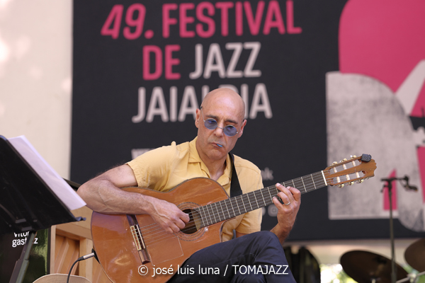 Bea Asurmendi (49 Festival de Jazz de Vitoria-Gasteiz 2026. 2026-07-11) Por José Luis Luna Rocafort [INSTANTZZ AKA Galería fotográfica AKA Fotoblog de jazz, impro… y algo más] - Tomajazz - Bea Asurmendi actuó en el 49 Festival de Jazz de Vitoria-Gasteiz 2026. José Luis Luna Rocafort lo retrata en INSTANTZZ. Participaron Bea Asurmendi, Gianluca Corona, Giovanni Cresseri, Milena Granci, Demi García Sabat, Idoia Asurmendi
