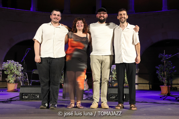 Maria Antònia Gili Quartet (Jazz Palma Festival 2026. Castell de Bellver, Palma de Mallorca. 2026-08-27) Por Miquel Àngel Seguí y José Luis Luna Rocafort [Concierto de jazz] - Tomajazz - Maria Antònia Gili Quartet actuó en Jazz Palma Festival 2026 en el Castell de Bellver, el 27 de agosto de 2026. Miquel Àngel Seguí y José Luis Luna Rocafort repasan el concierto. Intervinieron Maria Antònia Gili, Goran Levi, Miquel Bennàssar, Josep Servera 