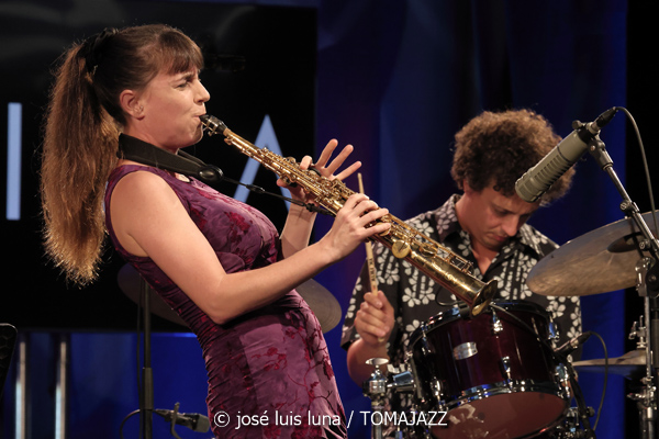 Irene Reig Quartet (49 Festival de Jazz de Vitoria-Gasteiz 2026. 2026-07-16) Por José Luis Luna Rocafort [INSTANTZZ AKA Galería fotográfica AKA Fotoblog de jazz, impro… y algo más] - Tomajazz - Irene Reig Quartet actuó en el 49 Festival de Jazz de Vitoria-Gasteiz 2026. José Luis Luna Rocafort INSTANTZZ retrata el concierto. Con Irene Reig, Xavi Torres, Pau Sala, Andreu Pitarch