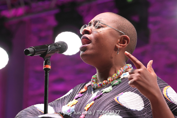 Cécile McLorin Salvant (61 Jazzaldia 2026. Donosti. 2026-07-24) Por José Luis Luna Rocafort [INSTANTZZ AKA Galería fotográfica AKA Fotoblog de jazz, impro… y algo más] - Tomajazz - Cécile McLorin Salvant actuó en el 61 Jazzaldia 2026. José Luis Luna Rocafort lo retrata en INSTANTZZ. Con Cécile McLorin Salvant, Sullivan Fortner, Yasushi Nakamura, Kyle Poole