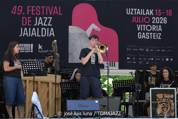 Sedajazz Jove Big Band (49 Festival de Jazz de Vitoria-Gasteiz 2026. 2026-07-11) Por José Luis Luna Rocafort [INSTANTZZ AKA Galería fotográfica AKA Fotoblog de jazz, impro… y algo más] - Tomajazz - Sedajazz Jove Big Band actuó en el 49 Festival de Jazz de Vitoria-Gasteiz 2026. José Luis Luna Rocafort lo retrata en INSTANTZZ