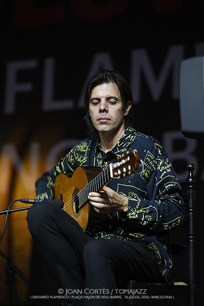 Blasco-Barragán-Maestro / Israel Galván (Desvarío Flamenco/ Plaça Major Nou Barris, 2026-07-18 / Barcelona) [y 3] Por Joan Cortès [Flamencuras AKA INSTANTZZ AKA Galería fotográfica AKA Fotoblog de jazz, impro… y algo más] - Tomajazz - Blasco-Barragán-Maestro e Israel Galván actuaron en (Desvarío Flamenco en la Plaça Major Nou Barris de Barcelona, el 18 de julio de 2026. Joan Cortès lo retrata en las Flamencuras de INSTANTZZ