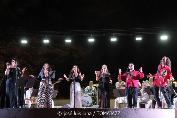 Gospel Lab & Big Band Ciutat d'Eivissa (38 Eivissa Jazz Festival. 2026-09-02) Por José Luis Luna Rocafort [INSTANTZZ AKA Galería fotográfica AKA Fotoblog de jazz, impro… y algo más] - Tomajazz - Gospel Lab & Big Band Ciutat d'Eivissa actuaron en el 38 Eivissa Jazz Festival 2026. José Luis Luna Rocafort lo retrata en INSTANTZZ