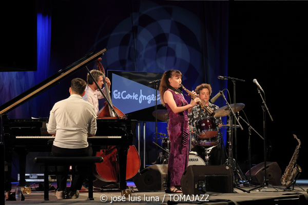 Irene Reig Quartet (49 Festival de Jazz de Vitoria-Gasteiz 2026. 2026-07-16) Por José Luis Luna Rocafort [INSTANTZZ AKA Galería fotográfica AKA Fotoblog de jazz, impro… y algo más] - Tomajazz - Irene Reig Quartet actuó en el 49 Festival de Jazz de Vitoria-Gasteiz 2026. José Luis Luna Rocafort INSTANTZZ retrata el concierto. Con Irene Reig, Xavi Torres, Pau Sala, Andreu Pitarch