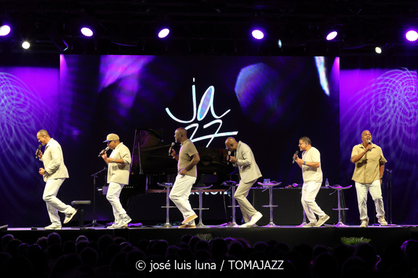 Take 6 (49 Festival de Jazz de Vitoria-Gasteiz 2026. 2026-07-15) Por José Luis Luna Rocafort [INSTANTZZ AKA Galería fotográfica AKA Fotoblog de jazz, impro… y algo más] - Tomajazz - Take 6 actuó en el 49 Festival de Jazz de Vitoria-Gasteiz 2026. José Luis Luna Rocafort lo retrata en INSTANTZZ. Con