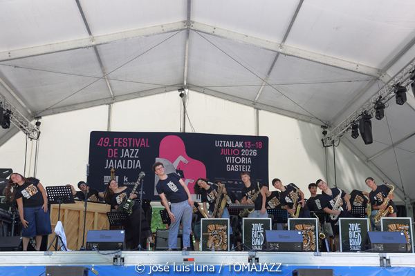Sedajazz Jove Big Band (49 Festival de Jazz de Vitoria-Gasteiz 2026. 2026-07-11) Por José Luis Luna Rocafort [INSTANTZZ AKA Galería fotográfica AKA Fotoblog de jazz, impro… y algo más] - Tomajazz - Sedajazz Jove Big Band actuó en el 49 Festival de Jazz de Vitoria-Gasteiz 2026. José Luis Luna Rocafort lo retrata en INSTANTZZ