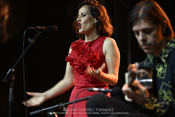 Blasco-Barragán-Maestro / Israel Galván (Desvarío Flamenco/ Plaça Major Nou Barris, 2026-07-18 / Barcelona) [y 3] Por Joan Cortès [Flamencuras AKA INSTANTZZ AKA Galería fotográfica AKA Fotoblog de jazz, impro… y algo más] - Tomajazz - Blasco-Barragán-Maestro e Israel Galván actuaron en (Desvarío Flamenco en la Plaça Major Nou Barris de Barcelona, el 18 de julio de 2026. Joan Cortès lo retrata en las Flamencuras de INSTANTZZ
