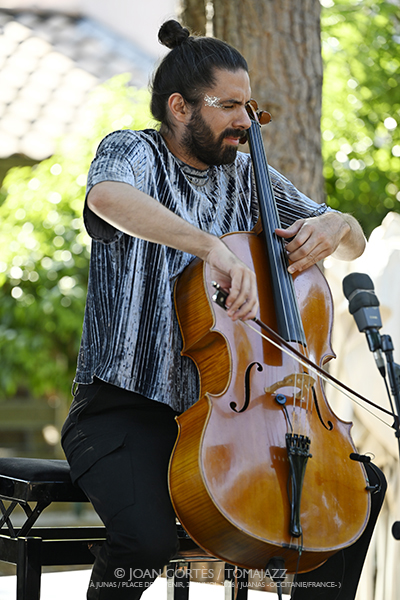 Adam Baldych 4t / Anne Paceo / Duo Brady (33 Festival Jazz à Junas, 2026-07-23 / Junas -France-) [02] Por Joan Cortès [INSTANTZZ AKA Galería fotográfica AKA Fotoblog de jazz, impro… y algo más] - Tomajazz - Adam Baldych 4t / Anne Paceo / Duo Brady actuaron en la jornada del 23 de julio del 33 Festival Jazz à Junas 2026. Joan Cortès lo retrata en INSTANTZZ. Con Michèle Pierre, Paul Colomb, Adam Baldych, Danielle Di Bonaventura, Jacob Karlzon, Michel Bénita, Anne Paceo, Cynthia Abraham, Lilian Millie, Christophe Panzani, Maya Cross, Gautier Toux