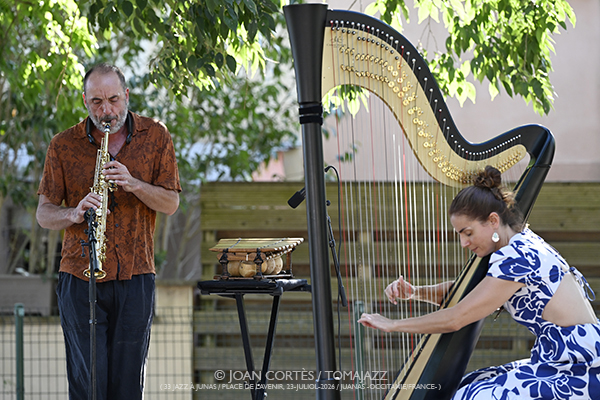 Marion Rampal / Marcin Wasilewski Trio / Prima Canta (33 Festival Jazz à Junas, 2026-07-22 / Junas -Francia-) [01] Por Joan Cortès [INSTANTZZ AKA Galería fotográfica AKA Fotoblog de jazz, impro… y algo más] - Tomajazz - Marion Rampal / Marcin Wasilewski Trio / Prima Canta actuaron en la primera jornada del 33 Festival Jazz à Junas 2026. Joan Cortès lo retrata en INSTANTZZ