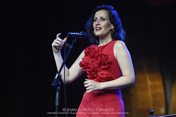 Blasco-Barragán-Maestro / Israel Galván (Desvarío Flamenco/ Plaça Major Nou Barris, 2026-07-18 / Barcelona) [y 3] Por Joan Cortès [Flamencuras AKA INSTANTZZ AKA Galería fotográfica AKA Fotoblog de jazz, impro… y algo más] - Tomajazz - Blasco-Barragán-Maestro e Israel Galván actuaron en (Desvarío Flamenco en la Plaça Major Nou Barris de Barcelona, el 18 de julio de 2026. Joan Cortès lo retrata en las Flamencuras de INSTANTZZ