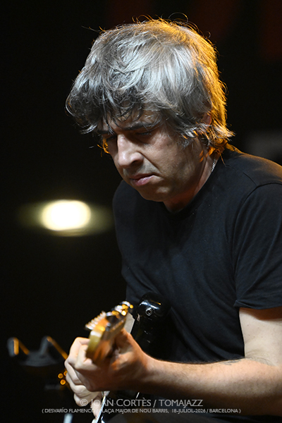 Cantes Malditos / Jesús Méndez & Antonio Higuero (Desvarío Flamenco/ Plaça Major Nou Barris, 2026-07-17 / Barcelona) [2] Por Joan Cortès [Flamencuras AKA INSTANTZZ AKA Galería fotográfica AKA Fotoblog de jazz, impro… y algo más] - Tomajazz - Cantes Malditos / Jesús Méndez & Antonio Higuero actuaron en Desvarío Flamenco en la Plaça Major Nou Barris de Barcelona, el 17 de julio de 2026. Joan Cortès lo retrata en las Flamencuras de INSTANTZZ