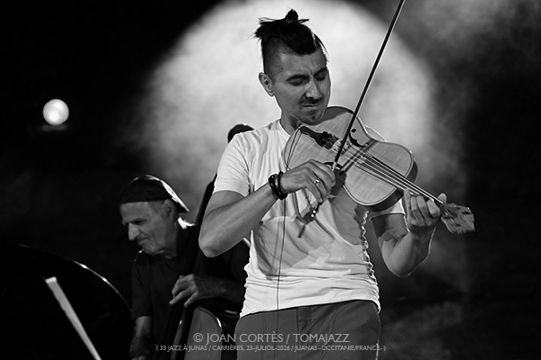 33ème Festival Jazz à Junas 2026 -resumen- [y 6] Por Joan Cortès [INSTANTZZ AKA Galería fotográfica AKA Fotoblog de jazz, impro… y algo más] - Tomajazz - Joan Cortès repasa en imágenes el 33 Festival Jazz à Junas 2026, que tuvo lugar en la localidad Francesa en el mes de julio de 2026