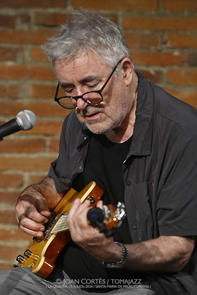 Núria Andorrà & Fred Frith (La Quadra, 2026-07-15 / Santa Maria Palautordera -Barcelona-) Por Joan Cortès [INSTANTZZ AKA Galería fotográfica AKA Fotoblog de jazz, impro… y algo más] - Tomajazz - Núria Andorrà & Fred Frith realizaron una sesión de grabación en La Quadra, Santa Maria Palautordera -Barcelona-, el 15 de julio de 2026. Joan Cortès lo retrata en INSTANTZZ