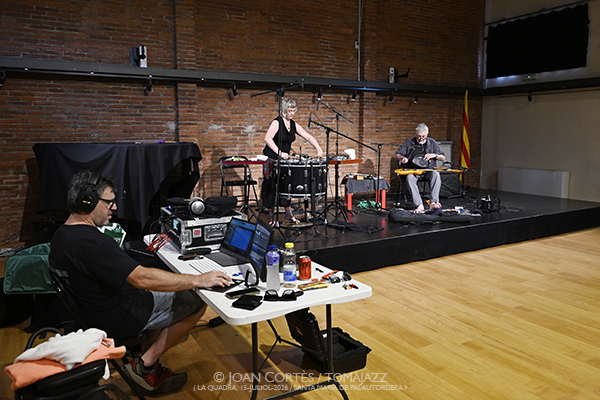 Núria Andorrà & Fred Frith (La Quadra, 2026-07-15 / Santa Maria Palautordera -Barcelona-) Por Joan Cortès [INSTANTZZ AKA Galería fotográfica AKA Fotoblog de jazz, impro… y algo más] - Tomajazz - Núria Andorrà & Fred Frith realizaron una sesión de grabación en La Quadra, Santa Maria Palautordera -Barcelona-, el 15 de julio de 2026. Joan Cortès lo retrata en INSTANTZZ