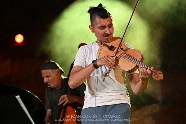 Adam Baldych 4t / Anne Paceo / Duo Brady (33 Festival Jazz à Junas, 2026-07-23 / Junas -France-) [02] Por Joan Cortès [INSTANTZZ AKA Galería fotográfica AKA Fotoblog de jazz, impro… y algo más] - Tomajazz - Adam Baldych 4t / Anne Paceo / Duo Brady actuaron en la jornada del 23 de julio del 33 Festival Jazz à Junas 2026. Joan Cortès lo retrata en INSTANTZZ. Con Michèle Pierre, Paul Colomb, Adam Baldych, Danielle Di Bonaventura, Jacob Karlzon, Michel Bénita, Anne Paceo, Cynthia Abraham, Lilian Millie, Christophe Panzani, Maya Cross, Gautier Toux