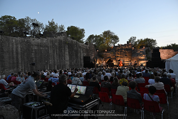 Marion Rampal / Marcin Wasilewski Trio / Prima Canta (33 Festival Jazz à Junas, 2026-07-22 / Junas -Francia-) [01] Por Joan Cortès [INSTANTZZ AKA Galería fotográfica AKA Fotoblog de jazz, impro… y algo más] - Tomajazz - Marion Rampal / Marcin Wasilewski Trio / Prima Canta actuaron en la primera jornada del 33 Festival Jazz à Junas 2026. Joan Cortès lo retrata en INSTANTZZ
