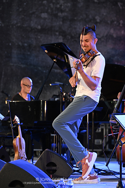Adam Baldych 4t / Anne Paceo / Duo Brady (33 Festival Jazz à Junas, 2026-07-23 / Junas -France-) [02] Por Joan Cortès [INSTANTZZ AKA Galería fotográfica AKA Fotoblog de jazz, impro… y algo más] - Tomajazz - Adam Baldych 4t / Anne Paceo / Duo Brady actuaron en la jornada del 23 de julio del 33 Festival Jazz à Junas 2026. Joan Cortès lo retrata en INSTANTZZ. Con Michèle Pierre, Paul Colomb, Adam Baldych, Danielle Di Bonaventura, Jacob Karlzon, Michel Bénita, Anne Paceo, Cynthia Abraham, Lilian Millie, Christophe Panzani, Maya Cross, Gautier Toux