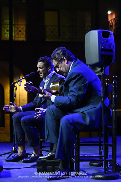 Cantes Malditos / Jesús Méndez & Antonio Higuero (Desvarío Flamenco/ Plaça Major Nou Barris, 2026-07-17 / Barcelona) [2] Por Joan Cortès [Flamencuras AKA INSTANTZZ AKA Galería fotográfica AKA Fotoblog de jazz, impro… y algo más] - Tomajazz - Cantes Malditos / Jesús Méndez & Antonio Higuero actuaron en Desvarío Flamenco en la Plaça Major Nou Barris de Barcelona, el 17 de julio de 2026. Joan Cortès lo retrata en las Flamencuras de INSTANTZZ