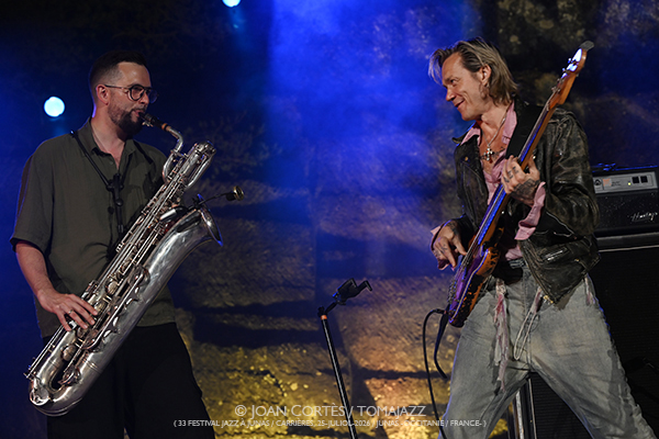 Avishai Cohen Trio / Pink Freud (33 Festival Jazz à Junas, 2026-07-25 / Junas -France-) [05] Por Joan Cortès [INSTANTZZ AKA Galería fotográfica AKA Fotoblog de jazz, impro… y algo más] - Tomajazz - Avishai Cohen Trio y Pink Freud actuaron en el 33 Festival Jazz à Junas 2026. Joan Cortès lo retrata en INSTANTZZ. Con Avishai Cohen, Itay Simhovich, Jeff Ballard, Wojtek Mazolewski, Karol Wieczorek, Adam Milwiw-Baron, Wojtek Zieliński