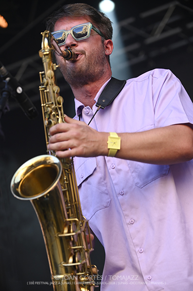 Léon Phal 5t / Motion Trio / GiGiGi (33 Festival Jazz à Junas, 2026-07-24 / Junas -France-) [03] Por Joan Cortès [INSTANTZZ AKA Galería fotográfica AKA Fotoblog de jazz, impro… y algo más] - Tomajazz - Léon Phal 5t / Motion Trio / GiGiGi actuaron en el 33 Festival Jazz à Junas. Joan Cortès lo retrata en INSTANTZZ. Con Anna Bouchet, Teresa Bertoni, Matteo Stefani, Janusz Wojtarowicz, Paweł Baranek, Marcin Gałażyn, Léon Phal, Zacharie Ksyk, Gauthier Toux, Arthur Alard, Rémi Bouyssière