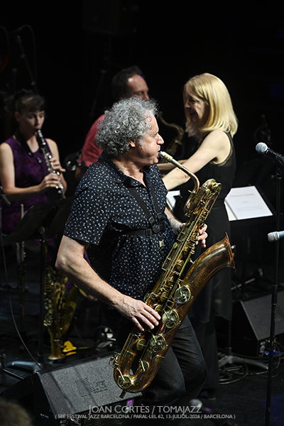 Maria Schneider & Clasijazz Big Band con Antonio Lizana (58è Festival Jazz Barcelona / Paral•lel 62, 2026-07-13 / Barcelona) Por Joan Cortès [INSTANTZZ AKA Galería fotográfica AKA Fotoblog de jazz, impro… y algo más] - Tomajazz - Maria Schneider & Clasijazz Big Band con Antonio Lizana actuaron en el 58è Festival Jazz Barcelona 2026, en Paral•lel 62, el 13 de julio de 2026. Joan Cortès lo retrata en INSTANTZZ. Actuaron Maria Schneider, Antonio Lizana, Philippe Thuriot, Joan Mar Sauqué, Bruno Calvo, Pep Garau, Voro García, Julián Sánchez, Tomeu García, Vicent Pérez, Pedro Pastor, José Diego Sarabia, Irene Reig, Enrique Oliver, Tete Leal, Pedro Cortejosa, Francisco Latino Blanco, Dahoud Salim, Pablo Mazuecos, Jaume Llombart, Bori Albero, Andreu Pitarch, Carlos Cortés, Vincent Thomas