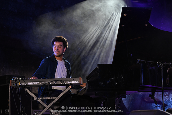 Marion Rampal / Marcin Wasilewski Trio / Prima Canta (33 Festival Jazz à Junas, 2026-07-22 / Junas -Francia-) [01] Por Joan Cortès [INSTANTZZ AKA Galería fotográfica AKA Fotoblog de jazz, impro… y algo más] - Tomajazz - Marion Rampal / Marcin Wasilewski Trio / Prima Canta actuaron en la primera jornada del 33 Festival Jazz à Junas 2026. Joan Cortès lo retrata en INSTANTZZ