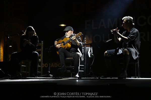 Blasco-Barragán-Maestro / Israel Galván (Desvarío Flamenco/ Plaça Major Nou Barris, 2026-07-18 / Barcelona) [y 3] Por Joan Cortès [Flamencuras AKA INSTANTZZ AKA Galería fotográfica AKA Fotoblog de jazz, impro… y algo más] - Tomajazz - Blasco-Barragán-Maestro e Israel Galván actuaron en (Desvarío Flamenco en la Plaça Major Nou Barris de Barcelona, el 18 de julio de 2026. Joan Cortès lo retrata en las Flamencuras de INSTANTZZ