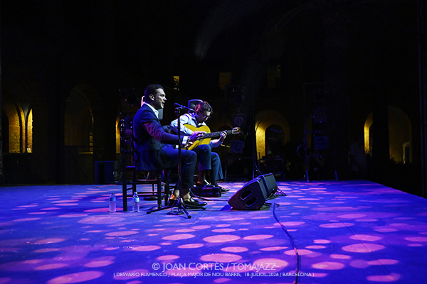 Cantes Malditos / Jesús Méndez & Antonio Higuero (Desvarío Flamenco/ Plaça Major Nou Barris, 2026-07-17 / Barcelona) [2] Por Joan Cortès [Flamencuras AKA INSTANTZZ AKA Galería fotográfica AKA Fotoblog de jazz, impro… y algo más] - Tomajazz - Cantes Malditos / Jesús Méndez & Antonio Higuero actuaron en Desvarío Flamenco en la Plaça Major Nou Barris de Barcelona, el 17 de julio de 2026. Joan Cortès lo retrata en las Flamencuras de INSTANTZZ