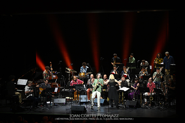 Maria Schneider & Clasijazz Big Band con Antonio Lizana (58è Festival Jazz Barcelona / Paral•lel 62, 2026-07-13 / Barcelona) Por Joan Cortès [INSTANTZZ AKA Galería fotográfica AKA Fotoblog de jazz, impro… y algo más] - Tomajazz - Maria Schneider & Clasijazz Big Band con Antonio Lizana actuaron en el 58è Festival Jazz Barcelona 2026, en Paral•lel 62, el 13 de julio de 2026. Joan Cortès lo retrata en INSTANTZZ. Actuaron Maria Schneider, Antonio Lizana, Philippe Thuriot, Joan Mar Sauqué, Bruno Calvo, Pep Garau, Voro García, Julián Sánchez, Tomeu García, Vicent Pérez, Pedro Pastor, José Diego Sarabia, Irene Reig, Enrique Oliver, Tete Leal, Pedro Cortejosa, Francisco Latino Blanco, Dahoud Salim, Pablo Mazuecos, Jaume Llombart, Bori Albero, Andreu Pitarch, Carlos Cortés, Vincent Thomas