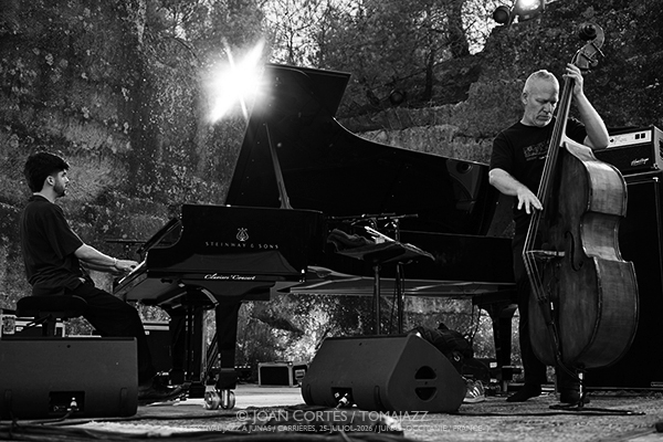 33ème Festival Jazz à Junas 2026 -resumen- [y 6] Por Joan Cortès [INSTANTZZ AKA Galería fotográfica AKA Fotoblog de jazz, impro… y algo más] - Tomajazz - Joan Cortès repasa en imágenes el 33 Festival Jazz à Junas 2026, que tuvo lugar en la localidad Francesa en el mes de julio de 2026