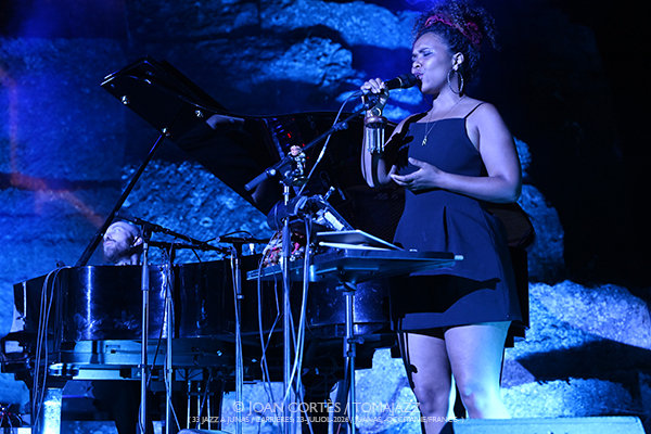 Adam Baldych 4t / Anne Paceo / Duo Brady (33 Festival Jazz à Junas, 2026-07-23 / Junas -France-) [02] Por Joan Cortès [INSTANTZZ AKA Galería fotográfica AKA Fotoblog de jazz, impro… y algo más] - Tomajazz - Adam Baldych 4t / Anne Paceo / Duo Brady actuaron en la jornada del 23 de julio del 33 Festival Jazz à Junas 2026. Joan Cortès lo retrata en INSTANTZZ. Con Michèle Pierre, Paul Colomb, Adam Baldych, Danielle Di Bonaventura, Jacob Karlzon, Michel Bénita, Anne Paceo, Cynthia Abraham, Lilian Millie, Christophe Panzani, Maya Cross, Gautier Toux