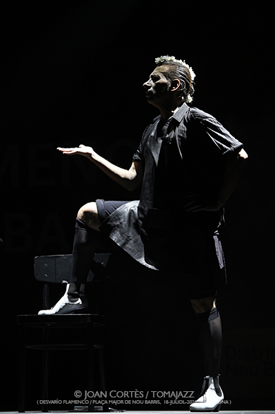 Blasco-Barragán-Maestro / Israel Galván (Desvarío Flamenco/ Plaça Major Nou Barris, 2026-07-18 / Barcelona) [y 3] Por Joan Cortès [Flamencuras AKA INSTANTZZ AKA Galería fotográfica AKA Fotoblog de jazz, impro… y algo más] - Tomajazz - Blasco-Barragán-Maestro e Israel Galván actuaron en (Desvarío Flamenco en la Plaça Major Nou Barris de Barcelona, el 18 de julio de 2026. Joan Cortès lo retrata en las Flamencuras de INSTANTZZ