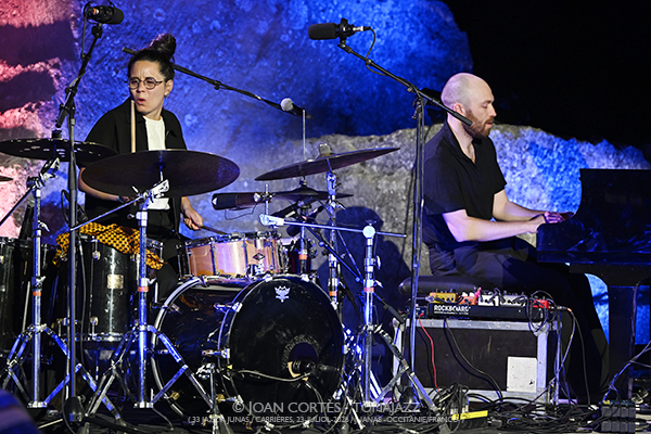 Adam Baldych 4t / Anne Paceo / Duo Brady (33 Festival Jazz à Junas, 2026-07-23 / Junas -France-) [02] Por Joan Cortès [INSTANTZZ AKA Galería fotográfica AKA Fotoblog de jazz, impro… y algo más] - Tomajazz - Adam Baldych 4t / Anne Paceo / Duo Brady actuaron en la jornada del 23 de julio del 33 Festival Jazz à Junas 2026. Joan Cortès lo retrata en INSTANTZZ. Con Michèle Pierre, Paul Colomb, Adam Baldych, Danielle Di Bonaventura, Jacob Karlzon, Michel Bénita, Anne Paceo, Cynthia Abraham, Lilian Millie, Christophe Panzani, Maya Cross, Gautier Toux