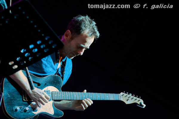 Albert Vila 4tet (feat. Perico Sambeat) (Jazz Alai. Peña Alegría Laurentina, Huesca. 2026-09-12) Por Fabio Galicia [INSTANTZZ AKA Galería fotográfica AKA Fotoblog de jazz, impro… y algo más] - Tomajazz - Albert Vila 4tet (feat. Perico Sambeat) actuó en el Jazz Alai de la Peña Alegría Laurentina de Huesca, el 9 12 de septiembre de 2026. Fabio Galicia lo retrata en INSTANTZZ. Con Albert Vila, Perico Sambeat, Gabriel Casanova, Miguel Ángel Benito