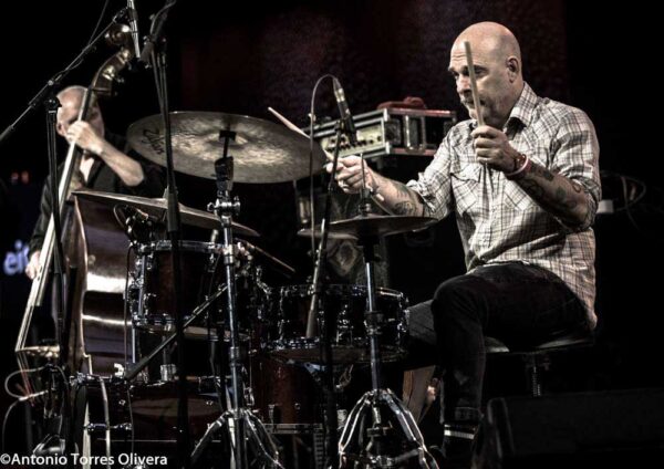 Bad Plus / Snarky Puppy (49 Festival de Jazz de Vitoria-Gasteiz 2026. 2026-07-18) Por Antonio Torres y Pepe Mateos [Conciertos de Jazz] - Tomajazz - Bad Plus y Snarky Puppy actuaron en la jornads final del 49 Festival de Jazz de Vitoria-Gasteiz 2026. Antonio Torres y Pepe Mateos relatan y retratan la jornada. Con Chris Speed, Ben Monder, Reid Anderson, Dave King, Mike Maz Maher, Zach Brock, Justin Stanton, Bobby Sparks II, Bob Lanzetti, Nate Werth, Jamison Ross, Michael League, Jay Jennings, Chris Bullock, Mason Davis