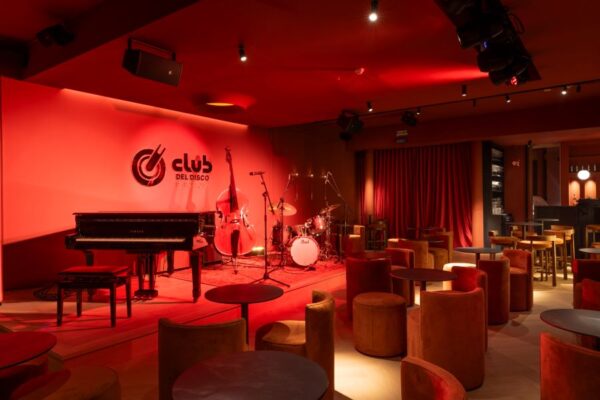 Club del Disco Barcelona presenta su programación inaugural (Barcelona. Septiembre a diciembre de 2026) [Noticias de jazz] - Tomajazz - Club del Disco Barcelona ha dado a conocer la programación de sus primeros meses de actividad. Entre septiembre y diciembre de 2026 acogerá conciertos, listening sessions, encuentros con artistas y jam sessions en Barcelona #Noticiasdejazz