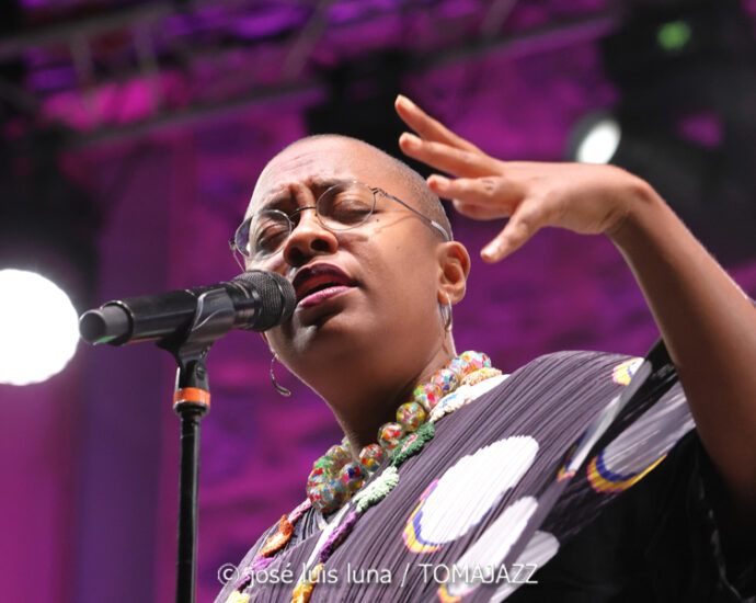 Cécile McLorin Salvant (61 Jazzaldia 2026. Donosti. 2026-07-24) Por José Luis Luna Rocafort [INSTANTZZ AKA Galería fotográfica AKA Fotoblog de jazz, impro… y algo más] - Tomajazz - Cécile McLorin Salvant actuó en el 61 Jazzaldia 2026. José Luis Luna Rocafort lo retrata en INSTANTZZ. Con Cécile McLorin Salvant, Sullivan Fortner, Yasushi Nakamura, Kyle Poole